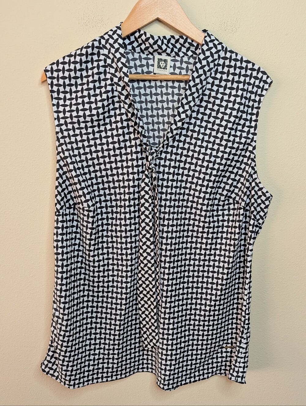 Anne Klein Sleeveless Tie Neck Blouse Black White Geometric Print Size 2X